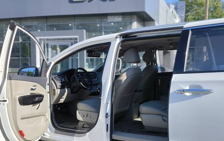 KIA Carnival III, 2018 год, 2 900 000 рублей, 16 фотография