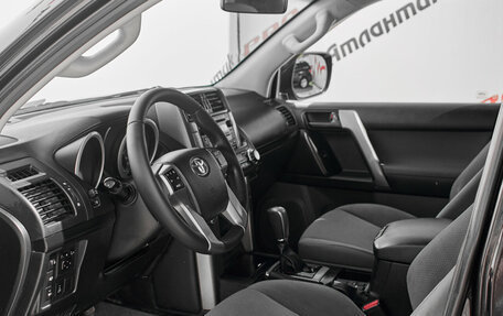 Toyota Land Cruiser Prado 150 рестайлинг 2, 2013 год, 2 620 000 рублей, 11 фотография