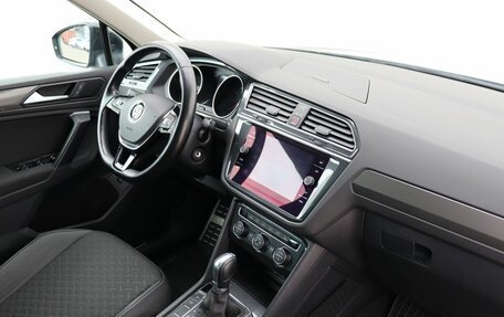 Volkswagen Tiguan II, 2018 год, 2 625 000 рублей, 10 фотография