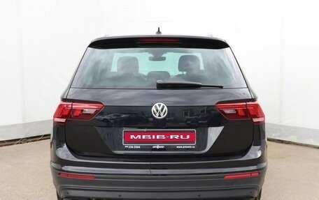 Volkswagen Tiguan II, 2018 год, 2 625 000 рублей, 5 фотография