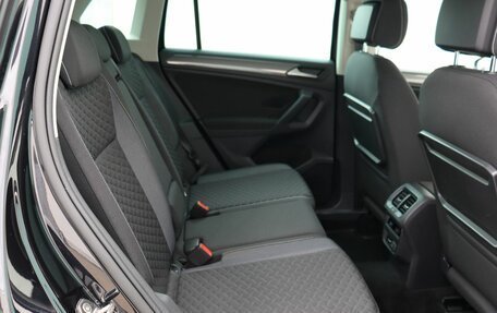 Volkswagen Tiguan II, 2018 год, 2 625 000 рублей, 21 фотография