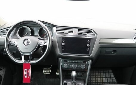Volkswagen Tiguan II, 2018 год, 2 625 000 рублей, 13 фотография