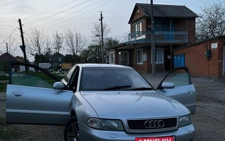 Audi A4, 1999 год, 300 000 рублей, 3 фотография