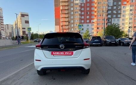 Nissan Leaf II, 2019 год, 2 500 000 рублей, 6 фотография