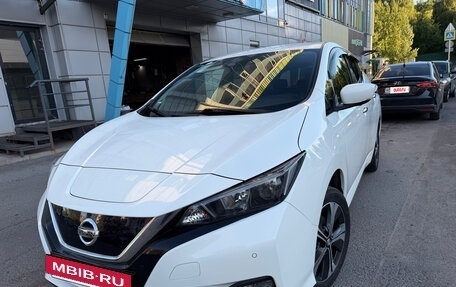 Nissan Leaf II, 2019 год, 2 500 000 рублей, 2 фотография