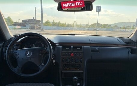 Mercedes-Benz E-Класс, 1999 год, 500 000 рублей, 6 фотография