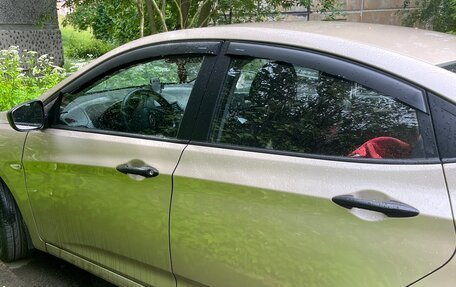 Hyundai Solaris II рестайлинг, 2013 год, 600 000 рублей, 1 фотография