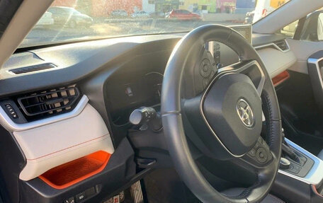 Toyota RAV4, 2019 год, 3 190 000 рублей, 6 фотография