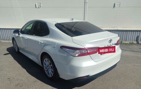 Toyota Camry, 2021 год, 1 949 000 рублей, 5 фотография