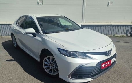 Toyota Camry, 2021 год, 1 949 000 рублей, 4 фотография