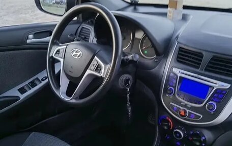 Hyundai Solaris II рестайлинг, 2011 год, 750 000 рублей, 6 фотография
