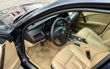 BMW 5 серия, 2004 год, 850 000 рублей, 11 фотография