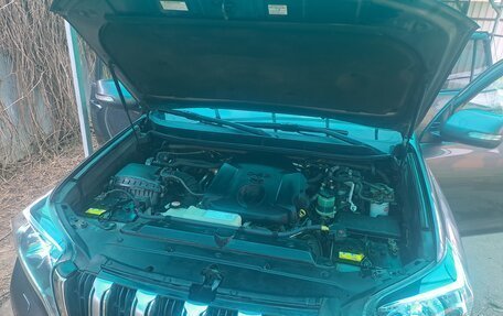 Toyota Land Cruiser Prado 150 рестайлинг 2, 2015 год, 4 000 000 рублей, 9 фотография