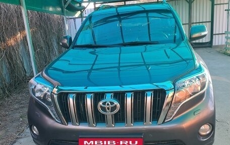 Toyota Land Cruiser Prado 150 рестайлинг 2, 2015 год, 4 000 000 рублей, 5 фотография
