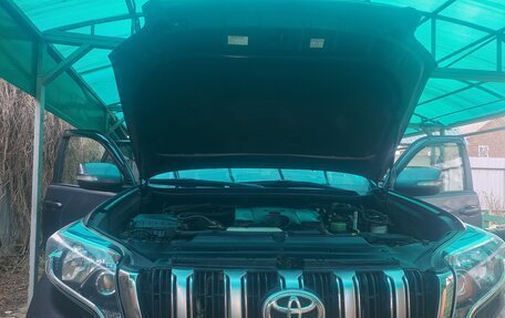 Toyota Land Cruiser Prado 150 рестайлинг 2, 2015 год, 4 000 000 рублей, 10 фотография