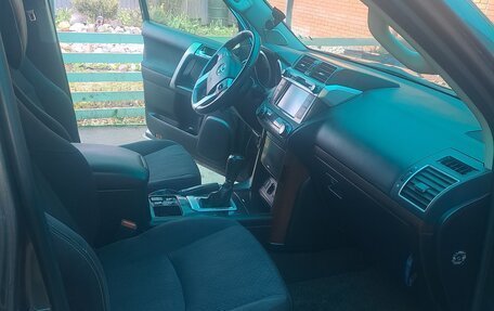 Toyota Land Cruiser Prado 150 рестайлинг 2, 2015 год, 4 000 000 рублей, 14 фотография