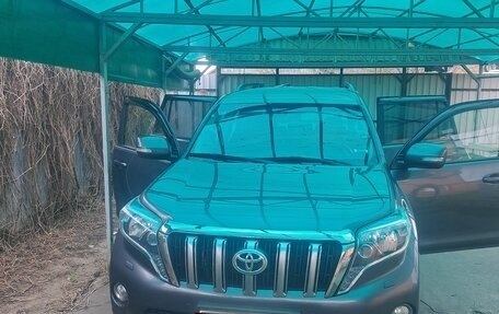 Toyota Land Cruiser Prado 150 рестайлинг 2, 2015 год, 4 000 000 рублей, 12 фотография