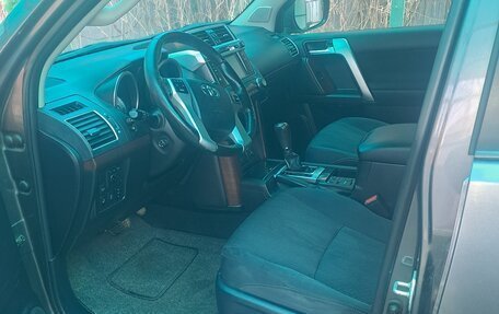 Toyota Land Cruiser Prado 150 рестайлинг 2, 2015 год, 4 000 000 рублей, 18 фотография
