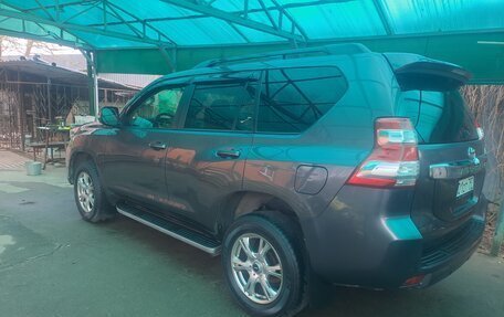 Toyota Land Cruiser Prado 150 рестайлинг 2, 2015 год, 4 000 000 рублей, 25 фотография