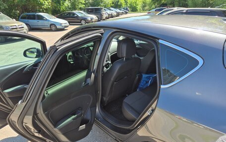 Opel Astra J, 2011 год, 650 000 рублей, 13 фотография