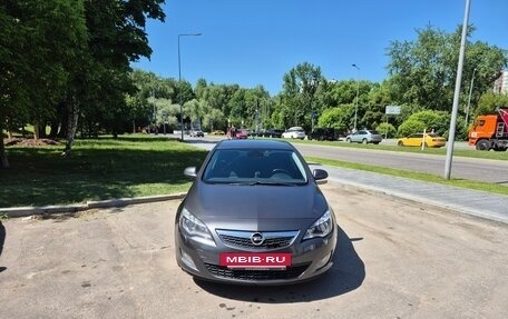Opel Astra J, 2011 год, 650 000 рублей, 2 фотография