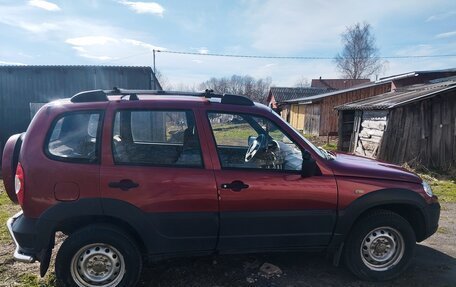Chevrolet Niva I рестайлинг, 2011 год, 570 000 рублей, 3 фотография