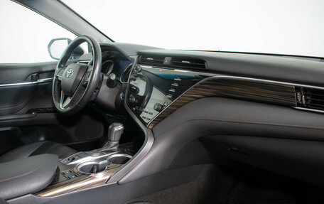 Toyota Camry, 2021 год, 3 055 000 рублей, 10 фотография