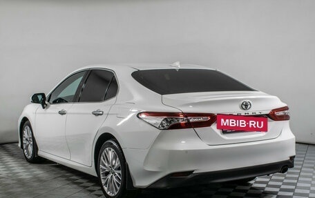 Toyota Camry, 2021 год, 3 055 000 рублей, 8 фотография