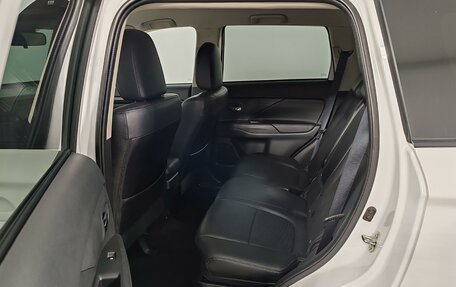 Mitsubishi Outlander III рестайлинг 3, 2016 год, 1 599 000 рублей, 12 фотография
