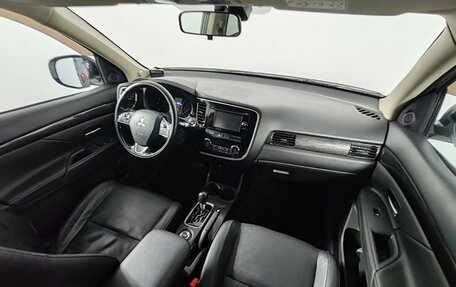 Mitsubishi Outlander III рестайлинг 3, 2016 год, 1 599 000 рублей, 11 фотография
