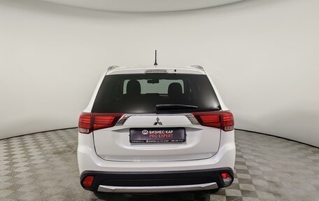 Mitsubishi Outlander III рестайлинг 3, 2016 год, 1 599 000 рублей, 6 фотография