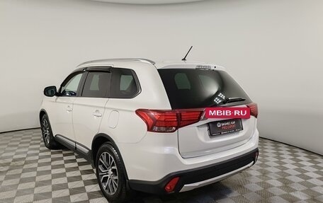 Mitsubishi Outlander III рестайлинг 3, 2016 год, 1 599 000 рублей, 7 фотография