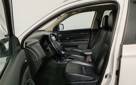 Mitsubishi Outlander III рестайлинг 3, 2016 год, 1 599 000 рублей, 16 фотография
