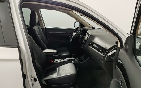 Mitsubishi Outlander III рестайлинг 3, 2016 год, 1 599 000 рублей, 19 фотография