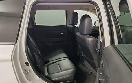 Mitsubishi Outlander III рестайлинг 3, 2016 год, 1 599 000 рублей, 20 фотография