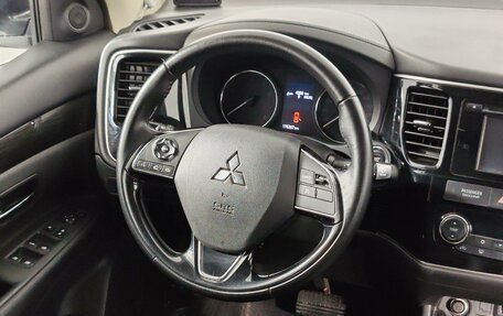 Mitsubishi Outlander III рестайлинг 3, 2016 год, 1 599 000 рублей, 21 фотография
