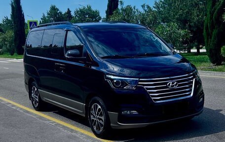 Hyundai Grand Starex Grand Starex I рестайлинг 2, 2019 год, 4 000 000 рублей, 1 фотография