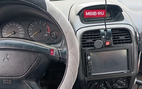Mitsubishi Carisma I, 2002 год, 90 000 рублей, 1 фотография