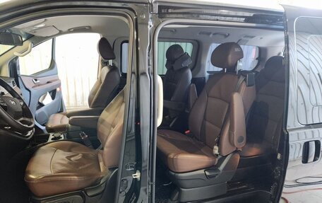 Hyundai Grand Starex Grand Starex I рестайлинг 2, 2019 год, 4 000 000 рублей, 4 фотография