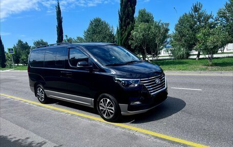 Hyundai Grand Starex Grand Starex I рестайлинг 2, 2019 год, 4 000 000 рублей, 2 фотография