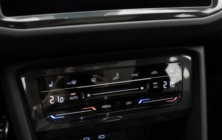 Volkswagen Tiguan II, 2022 год, 3 050 000 рублей, 16 фотография