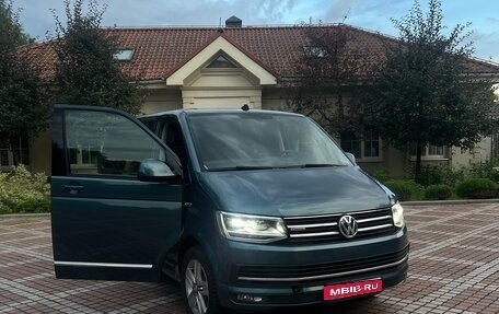 Volkswagen Multivan T6 рестайлинг, 2017 год, 3 300 000 рублей, 1 фотография