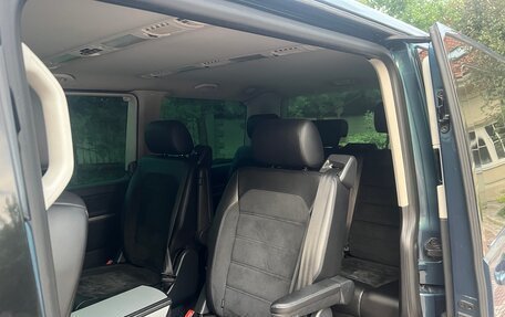 Volkswagen Multivan T6 рестайлинг, 2017 год, 3 300 000 рублей, 8 фотография