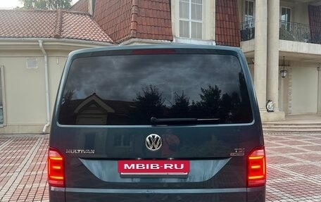 Volkswagen Multivan T6 рестайлинг, 2017 год, 3 300 000 рублей, 7 фотография