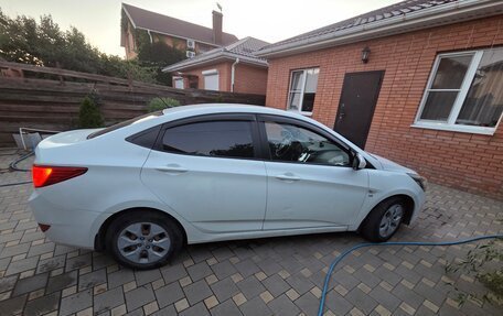 Hyundai Solaris II рестайлинг, 2015 год, 1 000 000 рублей, 1 фотография