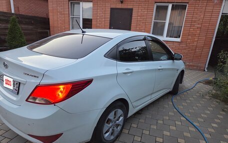 Hyundai Solaris II рестайлинг, 2015 год, 1 000 000 рублей, 3 фотография