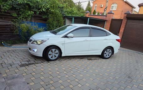 Hyundai Solaris II рестайлинг, 2015 год, 1 000 000 рублей, 5 фотография