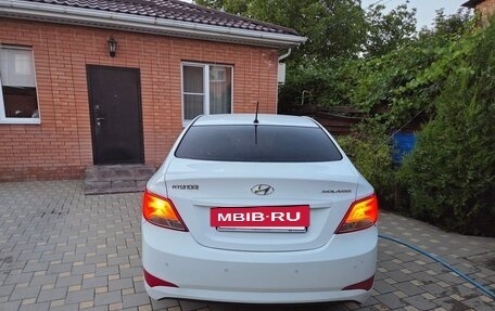 Hyundai Solaris II рестайлинг, 2015 год, 1 000 000 рублей, 2 фотография