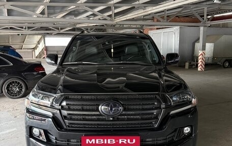 Toyota Land Cruiser 200, 2017 год, 6 300 000 рублей, 2 фотография