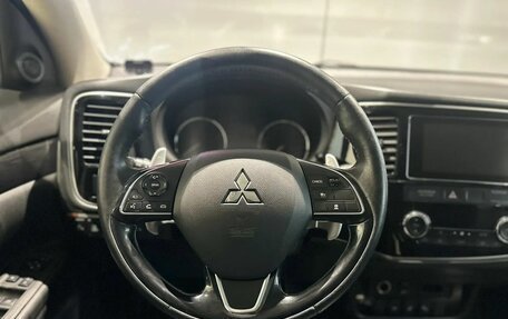 Mitsubishi Outlander III рестайлинг 3, 2018 год, 2 240 000 рублей, 16 фотография